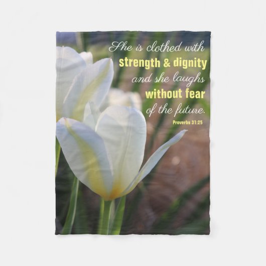 Ze is afgedekt - Proverbs 31:25 Fleece Deken (Voorkant)
