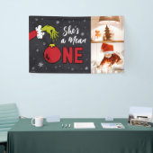 Ze is een gemene | Grinch Chalkboard Verjaardag Spandoek (Beurs)