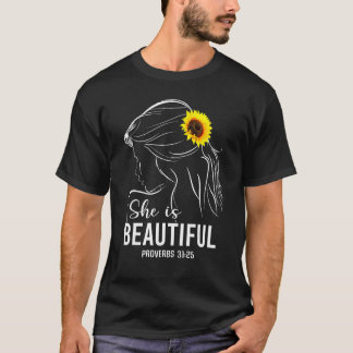 Ze is een mooie bijbel vers religieus voor vrouwen t-shirt