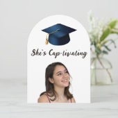 Ze is een Pet-stimulerend Afstuderen Kaart (Staand voorkant)