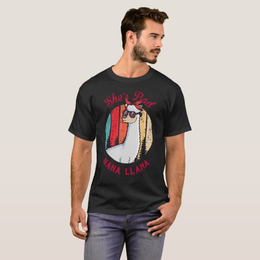 Ze is een slecht Nana Llama Moederdag feest T-shirt (Voorkant volledig)
