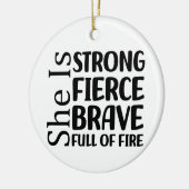 Ze is een sterke bruidskracht vol vuur. keramisch ornament (Links)