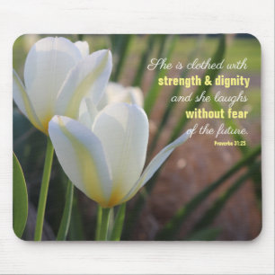 Ze is gekleed - Proverbs 31:25 Muismat