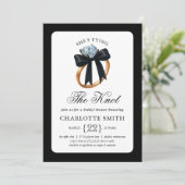 Ze is het binden van de Knot Black Bow Ring Vrijge Kaart (Staand voorkant)