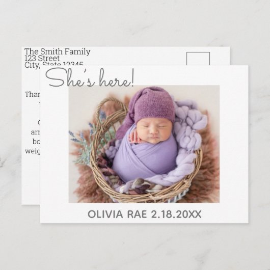 Ze is hier! Hij is hier! Eenvoudig Modern bedankt Aankondigingskaart (Voorkant / Achterkant)