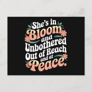 Ze is in bloei en ongestoord buiten bereik en briefkaart