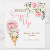 Ze is met het etiket van de wijnflesje opgepikt -  (Enkel label)