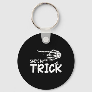 Ze is mijn truc koppels skelet hand Halloween Sleutelhanger