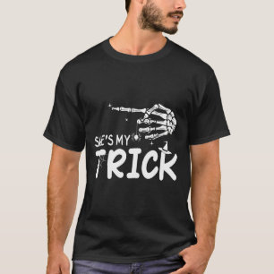 Ze is mijn truc koppels skelet hand Halloween T-shirt