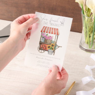 Ze is net van de markt Bloemen Bruidsdouche Vellum Uitnodigingen