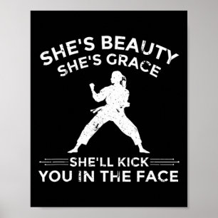 Ze is Schoonheid Ze is Grace Karate Meisje Funny M Poster