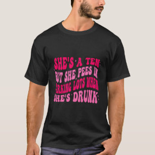 Ze is tien, maar ze plast op parkeerplaatsen als z t-shirt