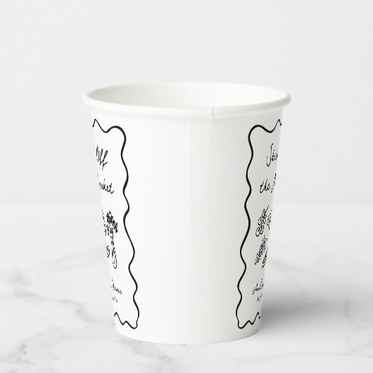 Ze is van de markt Bold & Whimsical Handgetekend Papieren Bekers (Rechts)