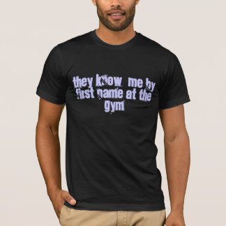 Ze kennen me     bij voornaam in de gym t-shirt