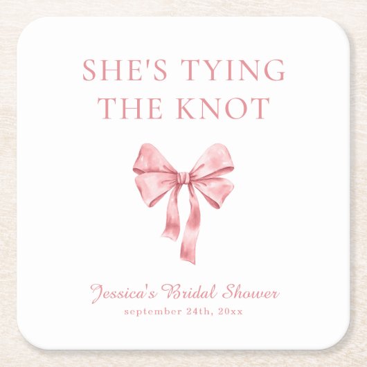 Ze Krijgt de Knoop Aangetrokken Zacht Roze Coquett Vierkante Kartonnen Onderzetter (Voorkant)