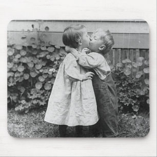 Ze krijgt de penny, hij krijgt de kus muismat