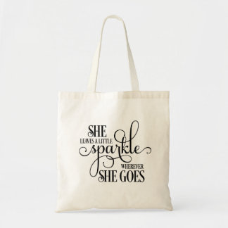 Ze laat een kleine canvas tas achter
