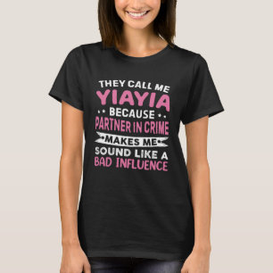 Ze noemen me Yiayia omdat mijn partner in de misda T-shirt
