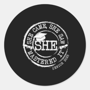 Ze studeerde af aan het Masters Degree Afstuderen  Ronde Sticker