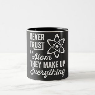 Ze vertrouwen nooit op een Atom, ze maken alles op Tweekleurige Koffiemok