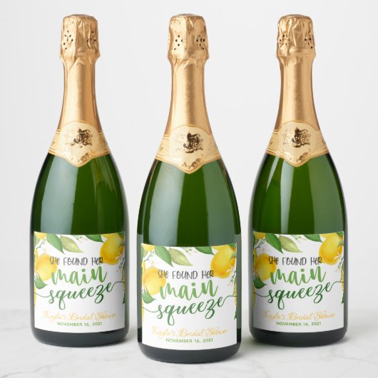 Ze vond haar belangrijkste knijpfles mousserende w sparkling wijnetiket (Flessen)