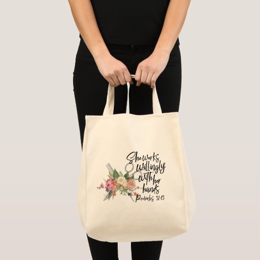Ze werkt welwillend met haar handen tote bag (Voorkant (product))