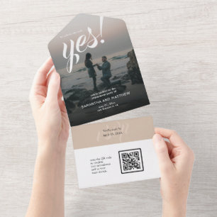Ze zei dat de QR-code RSVP van de Engagement Party All In One Uitnodiging