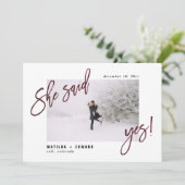 Ze zei ja! Moderne fotobruiloft Save The Date (Staand voorkant)