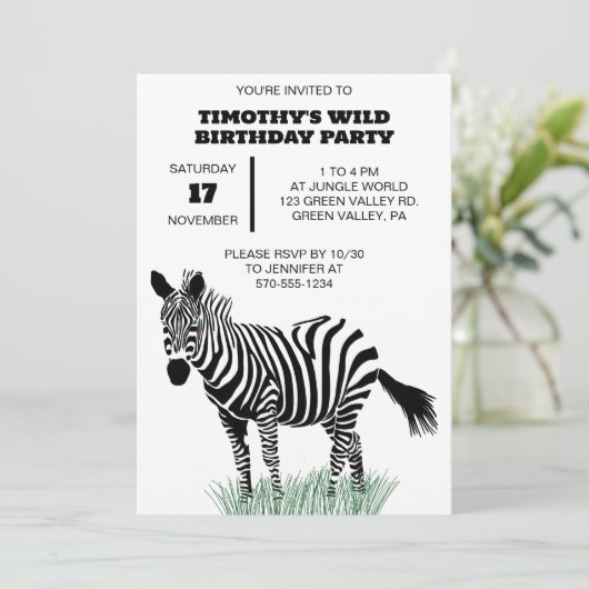 Zebra in zwart-wit op het grasfeest kaart (Staand voorkant)