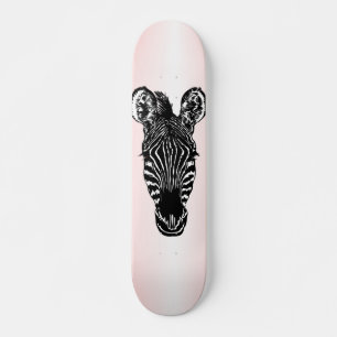 Zebra op roze skateboard