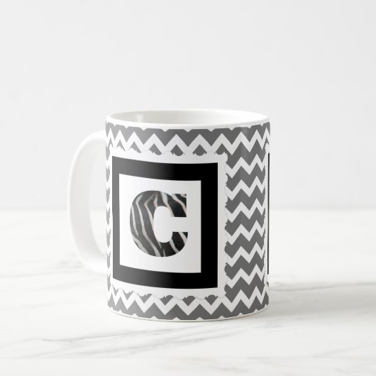 Zebra Print Letter "C" op grijze/witte Chevron Koffiemok (Voorkant links)