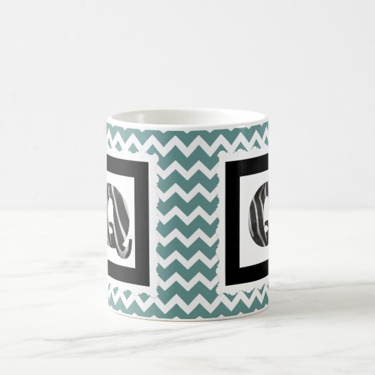 Zebra Print Letter "Q" op Blauwgroen/witte Chevron Koffiemok (Center)