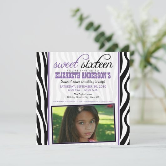 Zebra Print Sweet 16 Party Invitation (violet) (Debout devant)