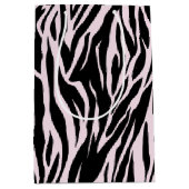 Zebra strepen op pastel roze medium cadeauzakje (Voorkant)