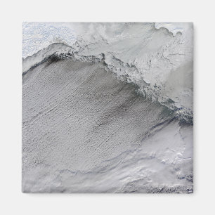 Zee-ijs en wolkenstraten in het Zee Bering Magneet