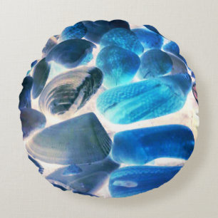 Zee oester shell, kleuren veranderd blauw in grijs rond kussen