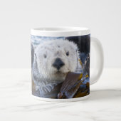 Zee otter omwikkeld in kelp extra grote beker (Voorkant rechts)