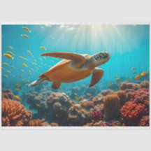 Zee schildpad en vele kleine vissen onder water