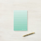 Zee schuimhoeden van groene stripes post-it® notes (Op bureau)