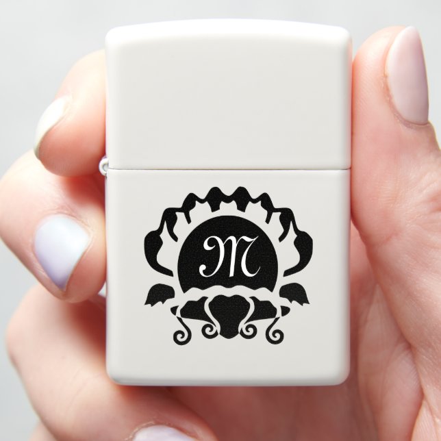 Zee Shell Open Clamshell Silhouette Monogram (In Hand)