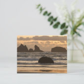 Zee stacks op het strand in Bandon, Oregon Briefkaart (Staand voorkant)