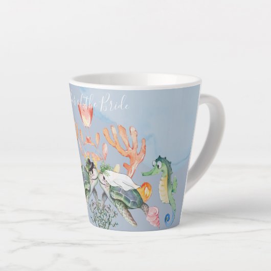 Zee Turtle Wedding met bride en bruin Latte Mok (Rechterhoek)