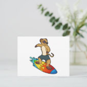 Zeehond als surfer met surfplank briefkaart (Staand voorkant)