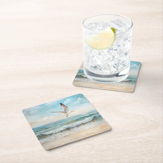 Zeemeeuwen die op een strand vliegen vierkante kartonnen onderzetter (Insitu)