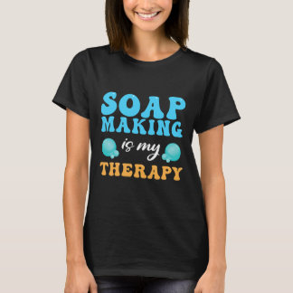 Zeep maken is mijn therapie zeep maker 1 t-shirt