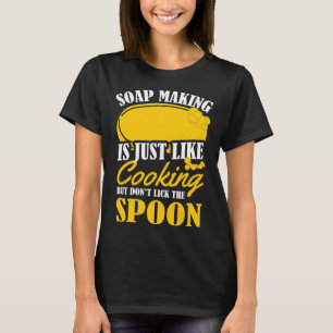 Zeep maken is net als koken zeep maker woordspelin t-shirt