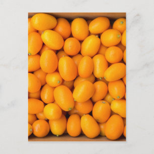 Zeep van oranje kumquat in kartonnen doos briefkaart
