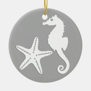 Zeepaard en zeester - wit op zilvergrijs keramisch ornament