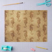  zeepaardjes op vervorming van bruin afval tissuepapier (Craft)