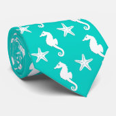 Zeepaardvis - wit op turquoise stropdas (Opgerold)